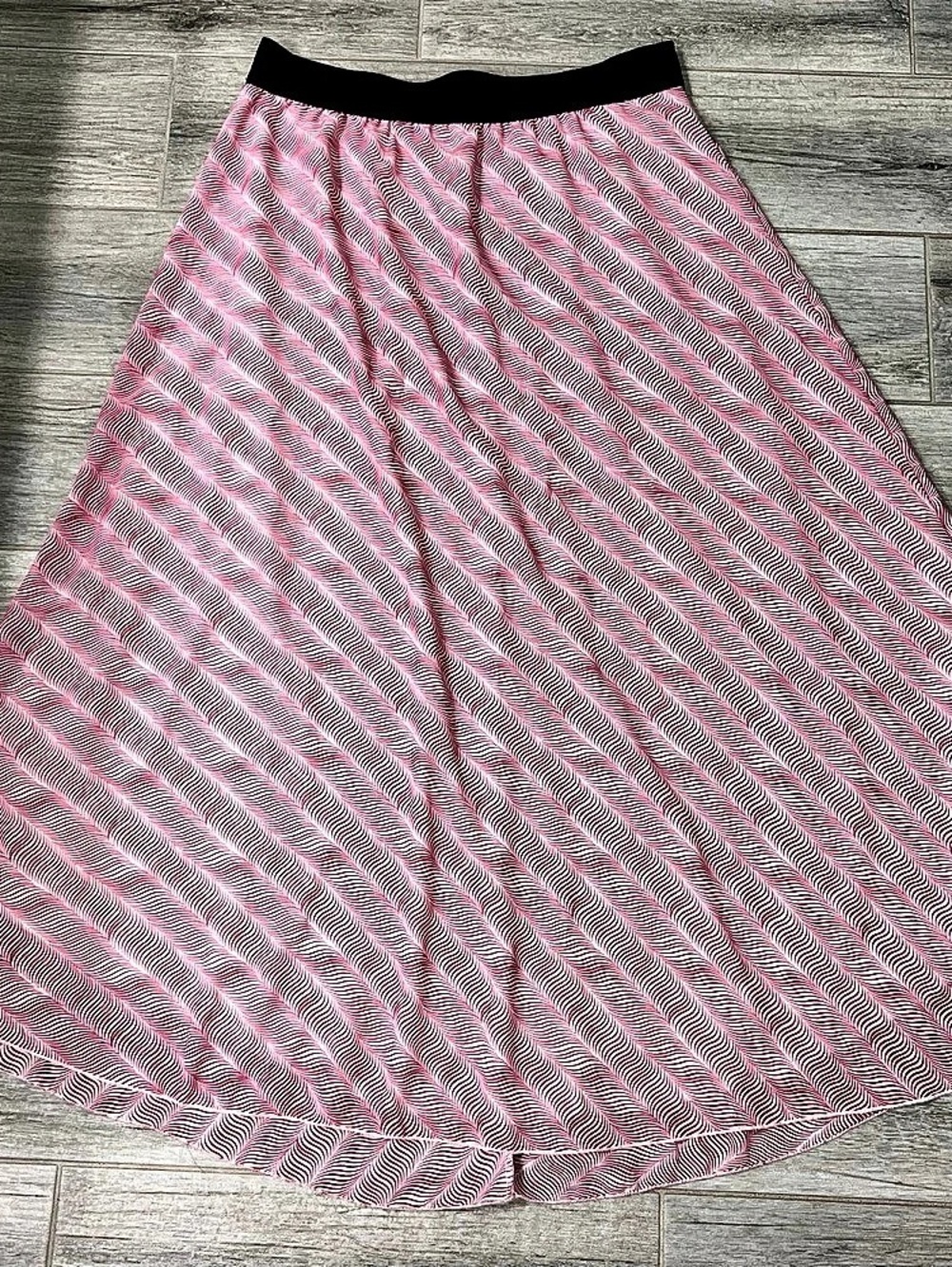 LuLaRoe Lucy Maxi Skirt Geometric Pink/Red & White 2XL